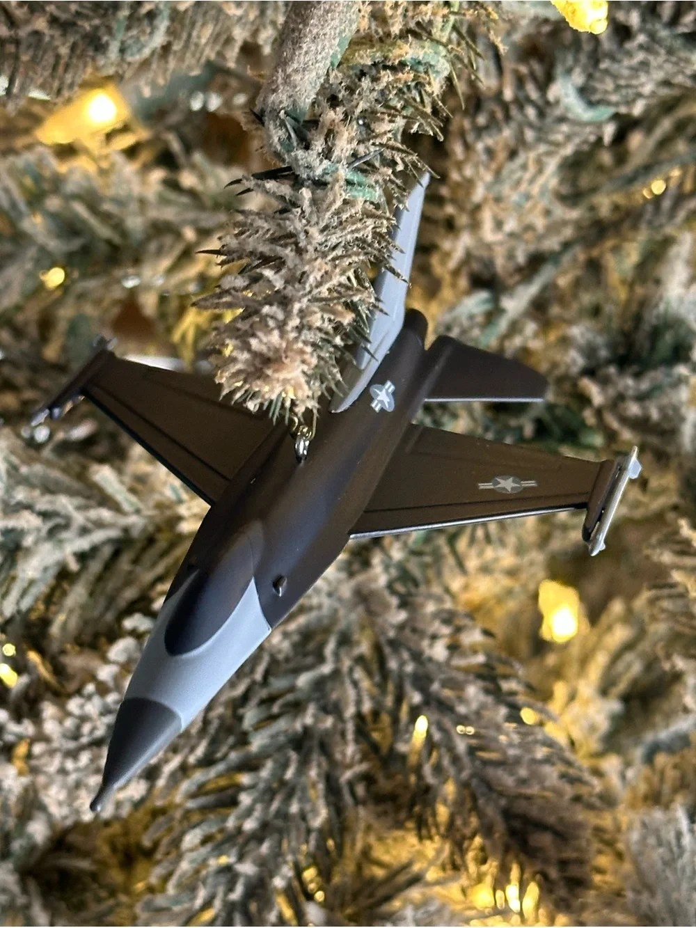 2016 Hallmark Lockheed F-16 Fighting Falcon Die Cast Keepsake Ornament